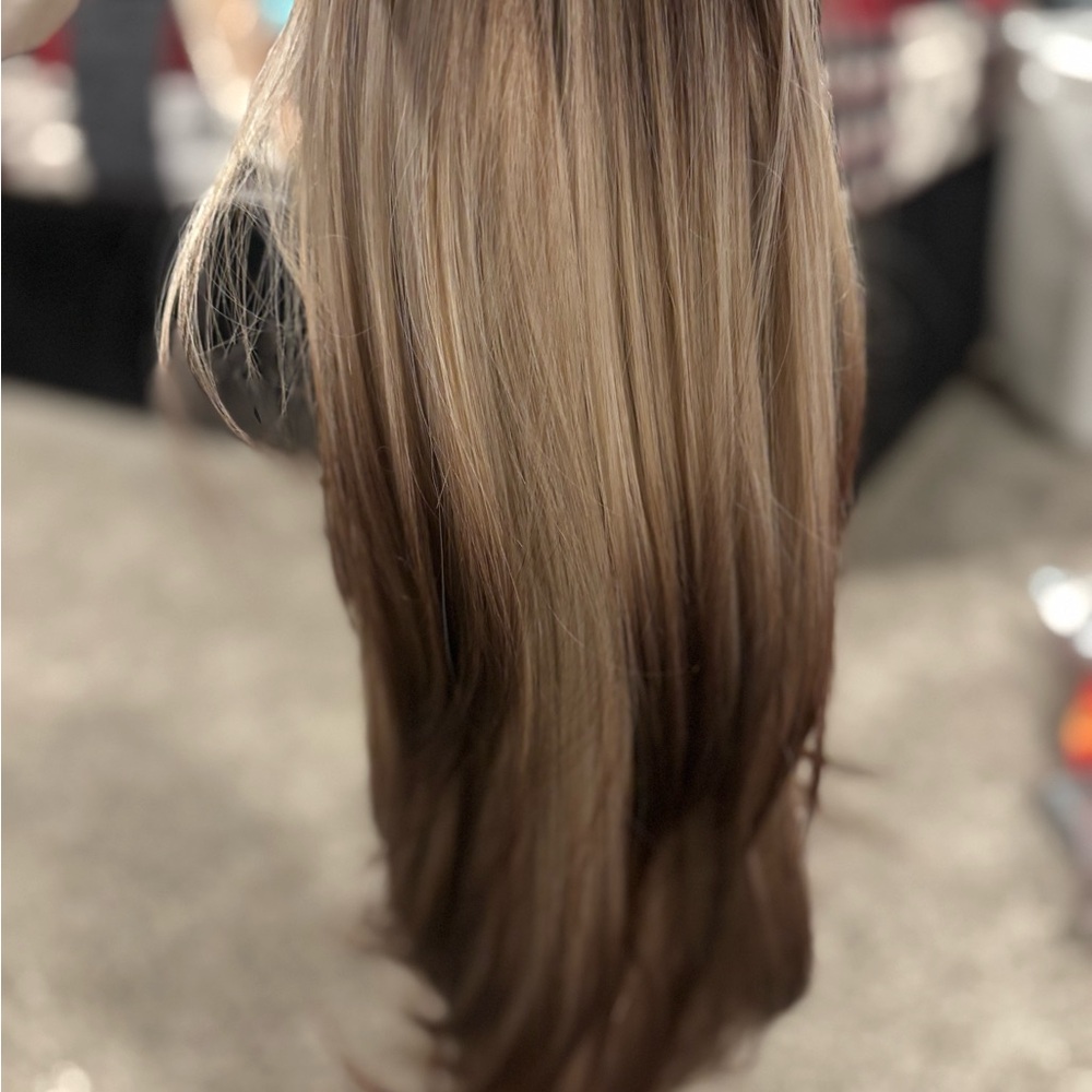 Synthetic Reverse Ombré Wig PRICE FIRM - Picture 4 of 4